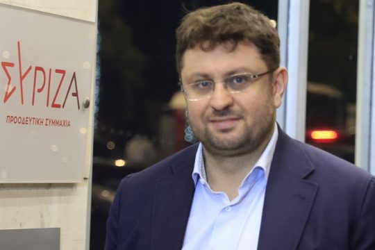 Με δύο κοστούμια το ΠΑΣΟΚ